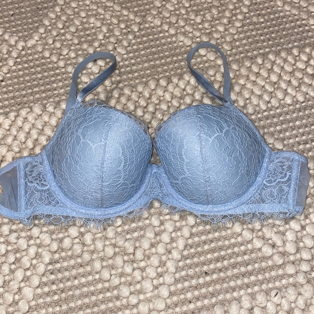 Victoria’s Secret 32D Lace Bra